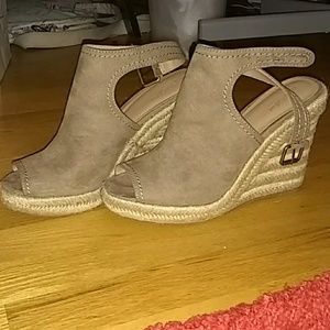 United thread Co. Wedge heels